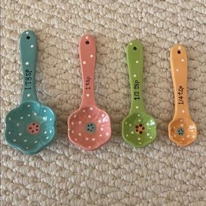 Adorable measuring spoons